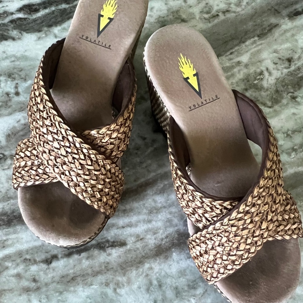 Volatile  Wheat/Brown . Wedge Size 7